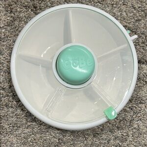 Green and White Kids Snack Container